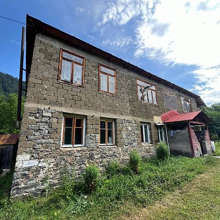 Tsknari Oda Oni Buitenkant foto